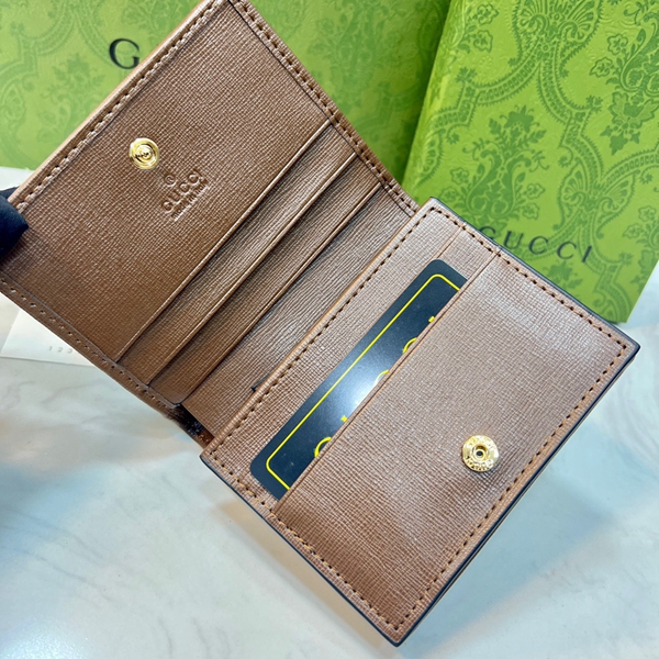 グッチ財布コピー着用イメージ